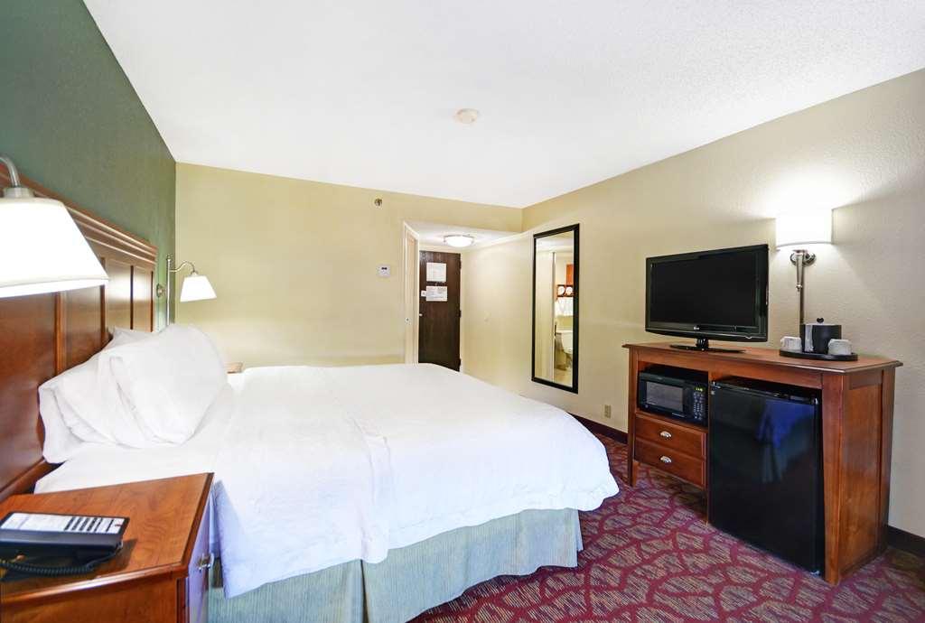 Hampton Inn Athens Room photo
