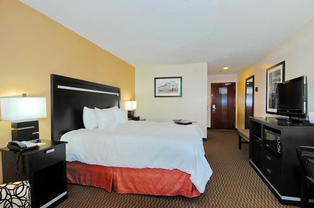 Hampton Inn Athens Exterior photo