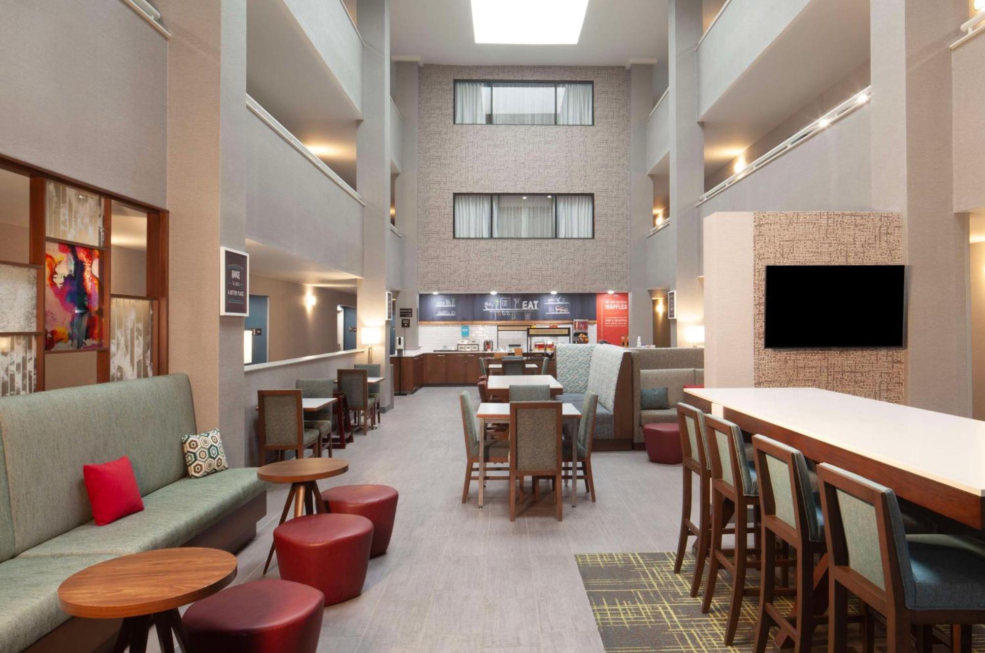 Hampton Inn Athens Exterior photo